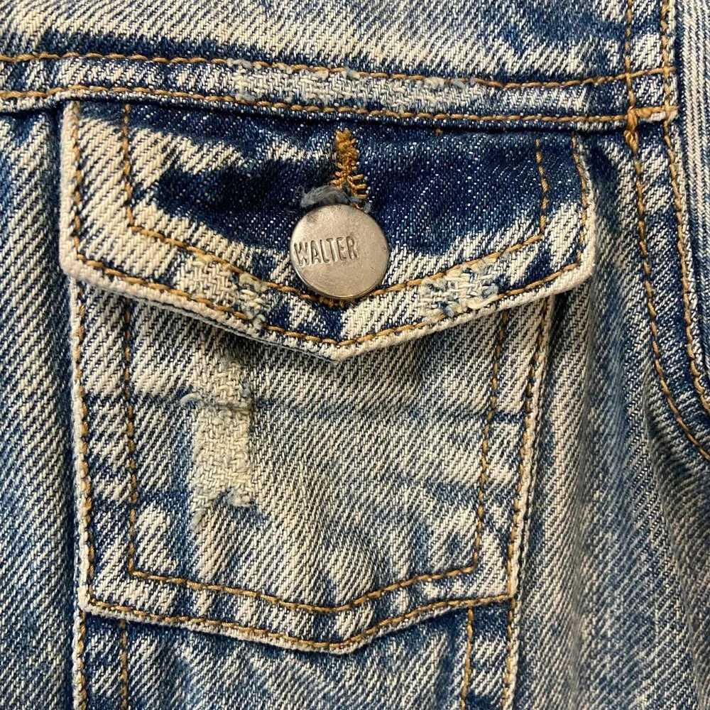 Walter Baker Women's Acid Wash Cropped Button Up Denim Jacket Size Small